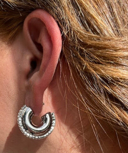 ARETES MEDIA LUNA ZIRCONIAS