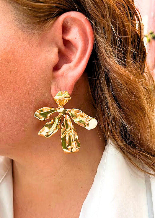 ARETES HOJA COLOR DORADA