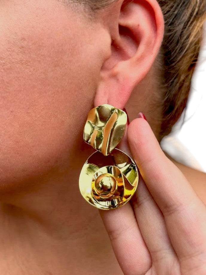 ARETES DOS CIRCULOS Y FLOR COLGANTE