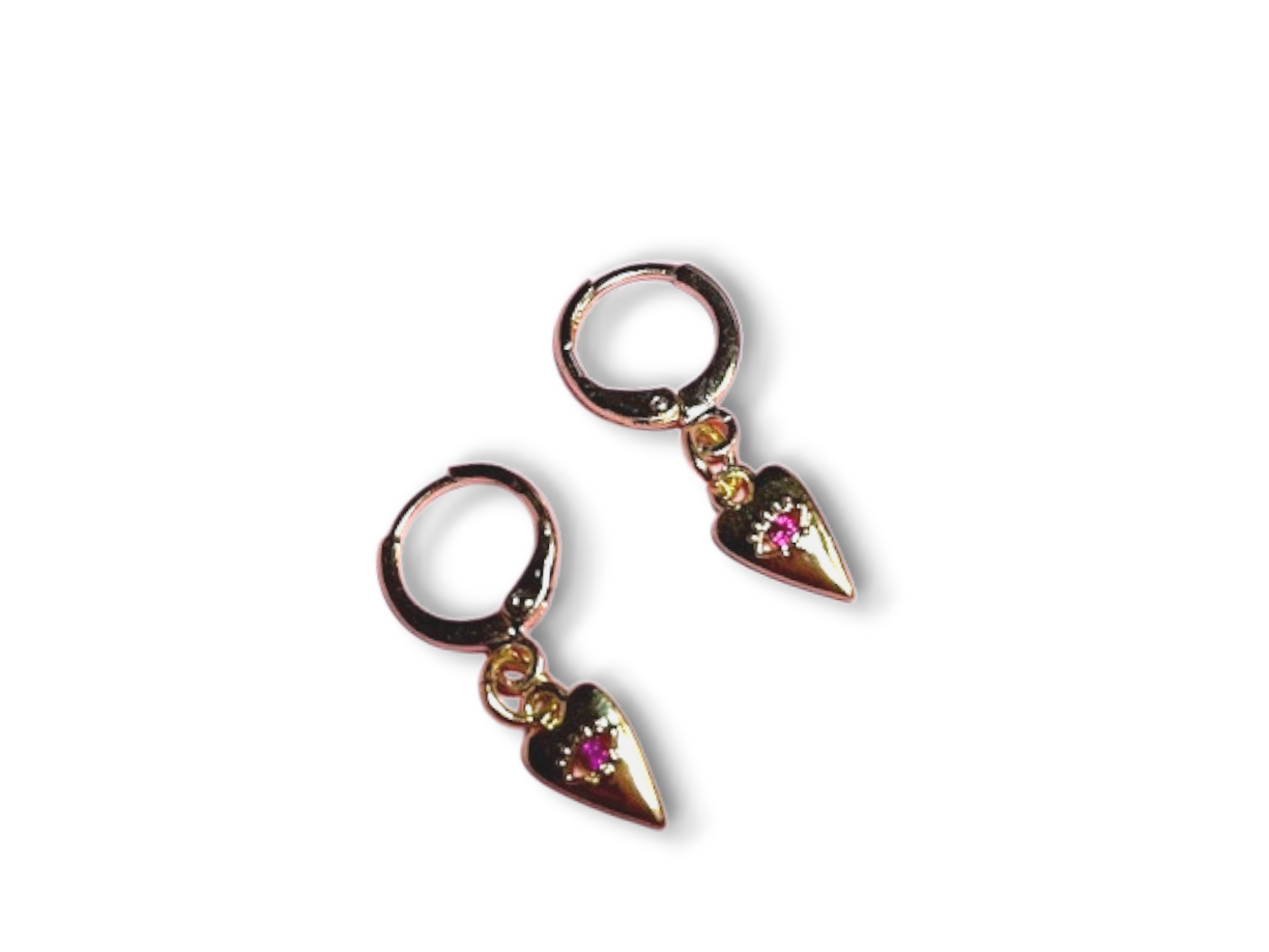 ARETES HUGGIES COLGANTES CORAZON ROJO