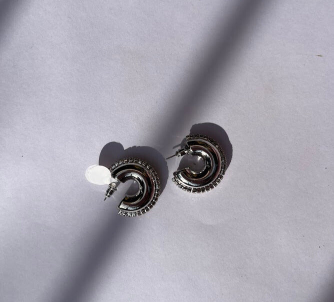 ARETES MEDIA LUNA ZIRCONIAS